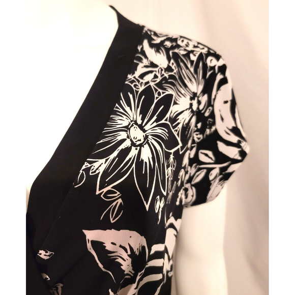 Susan Lawrence V-Neck Black & White Floral Print Blouse - Size L - Picture 6 of 9